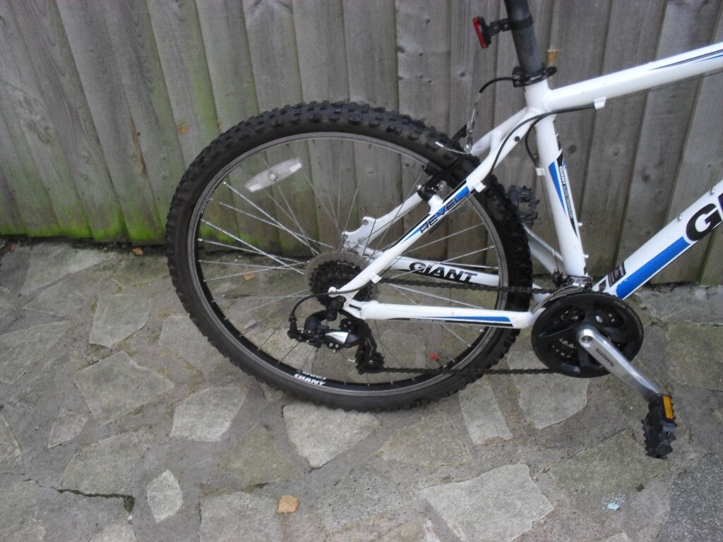 giant sr suntour mens mountain bike 21 